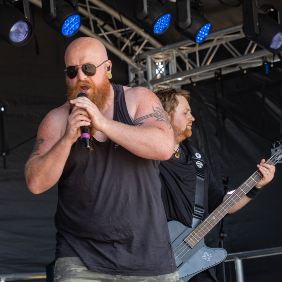 Joe Andrews singing live