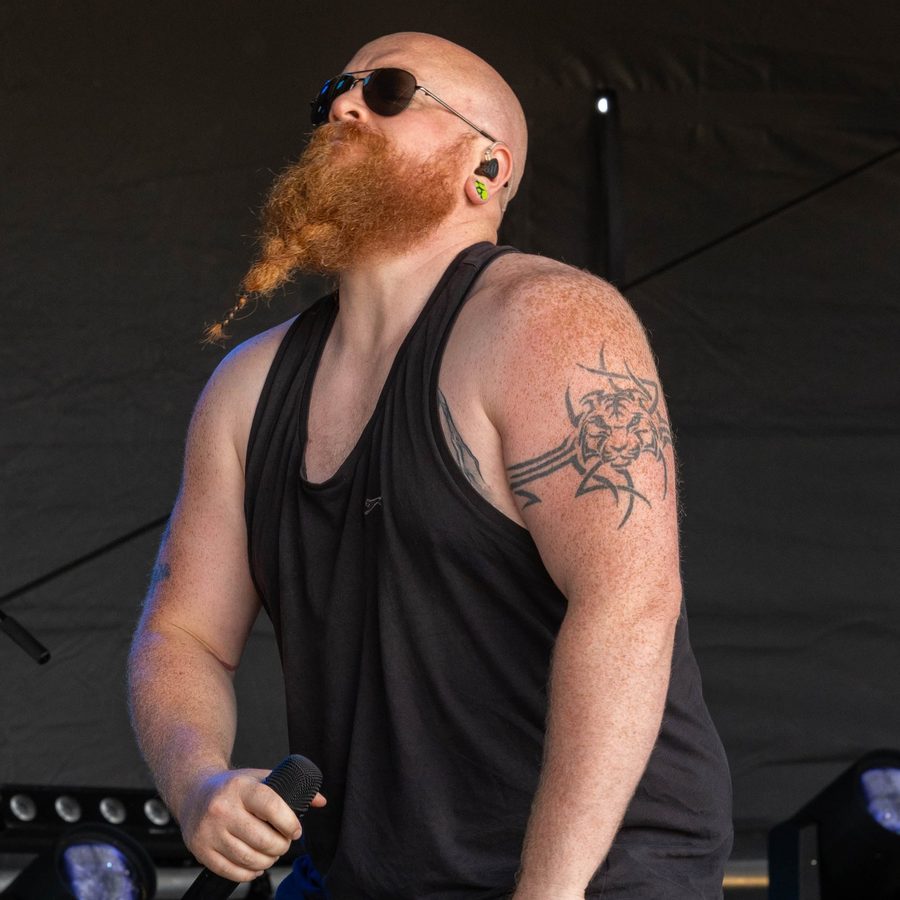 Joe Andrews performing live