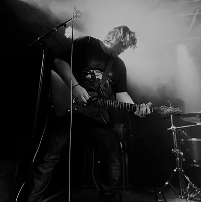 Joe Hasemore performing live
