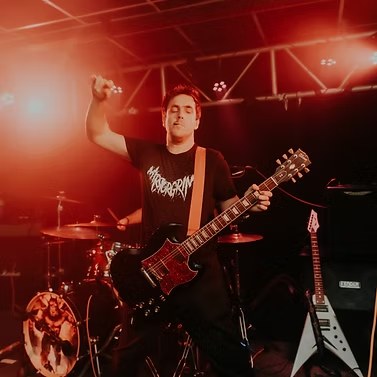 Rob Hayden performing live